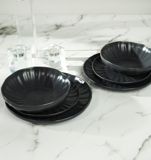 Set of plates LOTUS (black)